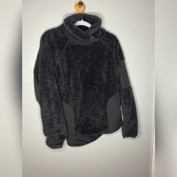 Nike Sweaters - Nike black funnel neck fuzzy athletic pullovet sweater